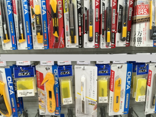 店頭で使用されている一般的なブリスター包装